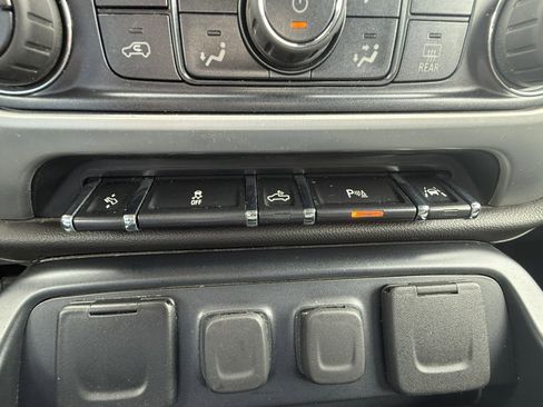 Used 2018 GMC Sierra 1500 SLT image 15