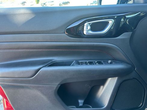 Used 2025 Jeep Compass Trailhawk image 20