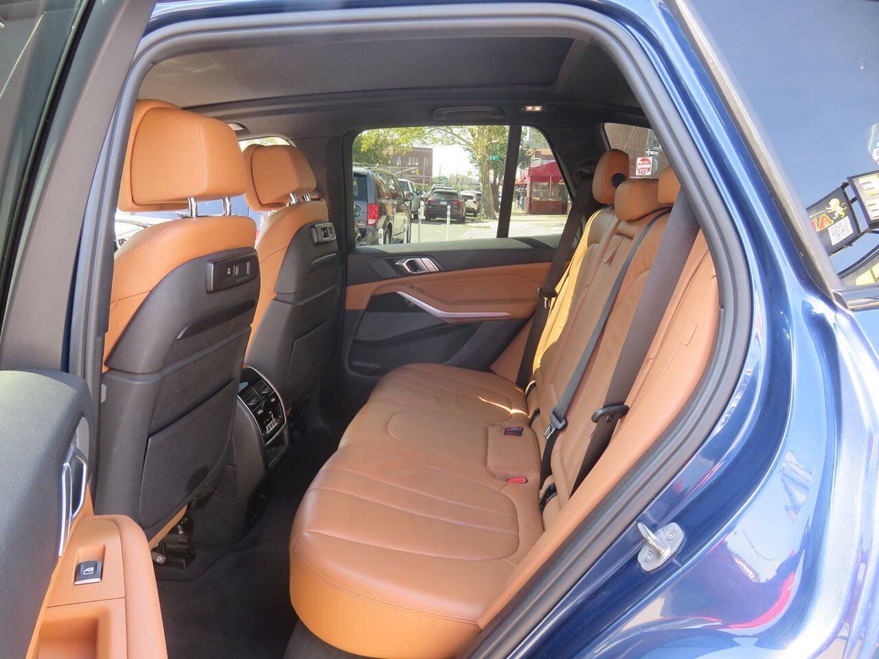 Used 2019 BMW X5 xDrive40i w/ M Sport Package AWD/4WD image 20