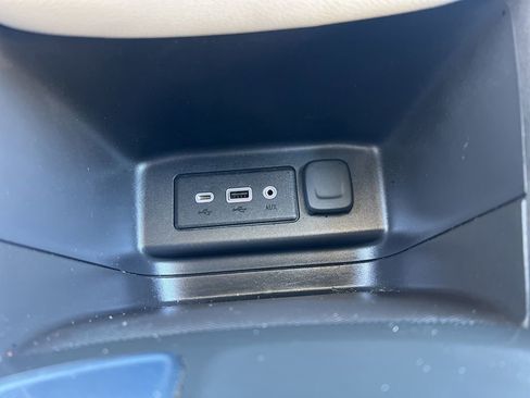 Used 2021 Chevrolet Equinox LT image 23