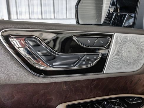 Used 2023 Lincoln Navigator L Reserve AWD/4WD image 44