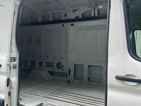Used 2025 Ford Transit 250 148 High Roof Extended RWD image 27
