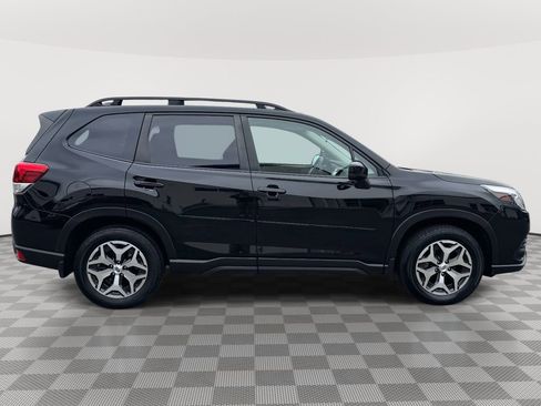 Used 2023 Subaru Forester Premium image 8