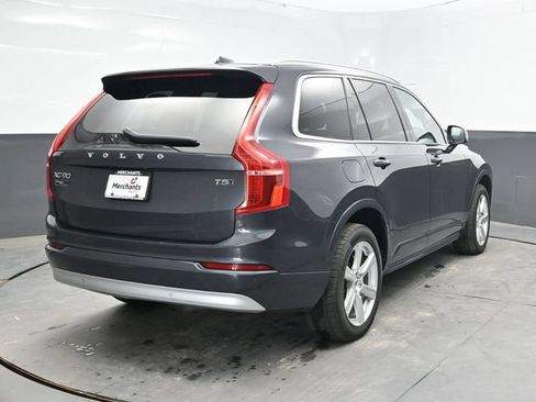 Used 2022 Volvo XC90 T5 Momentum AWD/4WD image 6