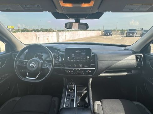 Used 2025 Nissan Pathfinder SV FWD image 21