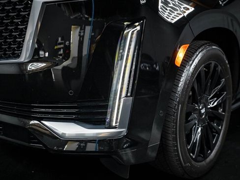 Used 2023 Cadillac Escalade Premium Luxury w/ Performance Package AWD/4WD image 11