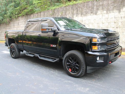 Used 2019 Chevrolet Silverado 2500 LTZ w/ Duramax Plus Package AWD/4WD image 29