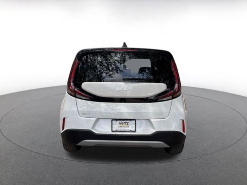 Used 2025 Kia Soul LX w/ LX Technology Package FWD image 6
