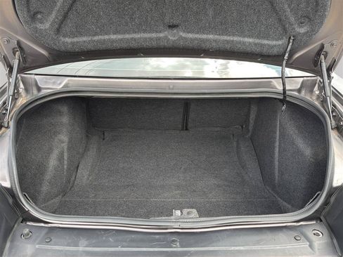 Used 2015 Dodge Challenger SXT RWD image 26