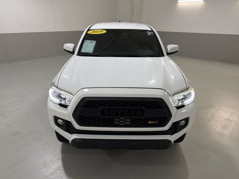 Used 2019 Toyota Tacoma TRD Off-Road w/ Technology Package AWD/4WD image 3