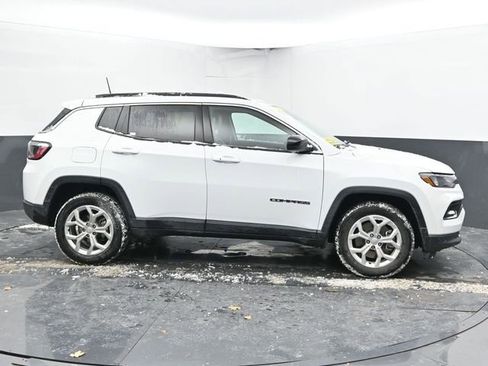 Used 2024 Jeep Compass Latitude image 12