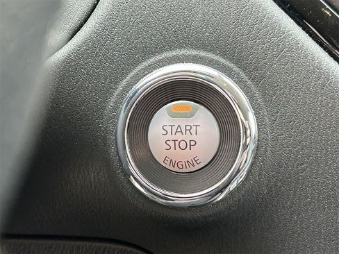 Used 2018 Nissan Pathfinder S image 9