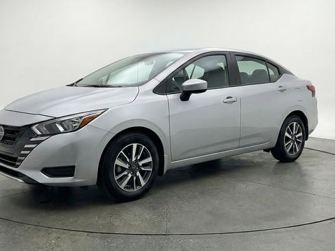Used 2025 Nissan Versa SV image 3