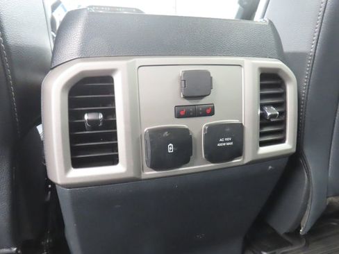 Used 2022 Ford F250 Lariat w/ Black Appearance Pkg AWD/4WD image 14