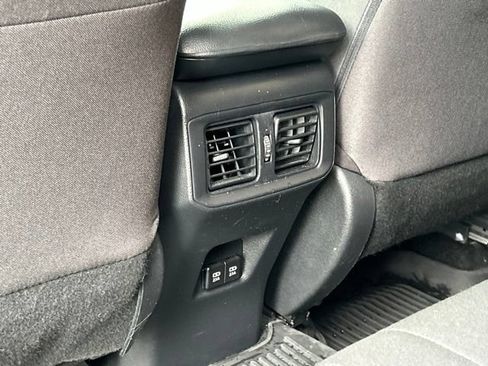 Used 2021 Toyota RAV4 XLE AWD/4WD image 35