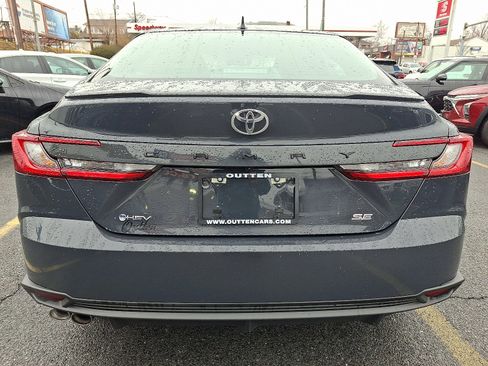 Used 2025 Toyota Camry SE image 4
