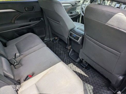 Used 2014 Toyota Highlander LE image 33