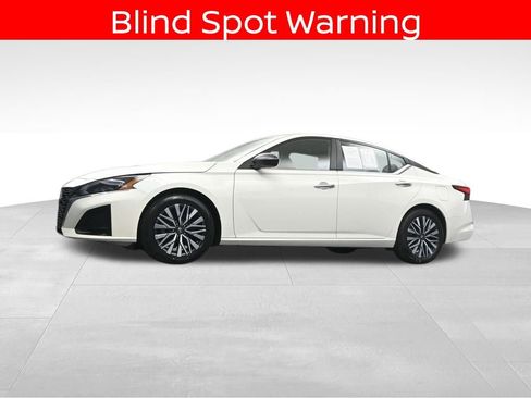 Used 2025 Nissan Altima 2.5 SV FWD image 28