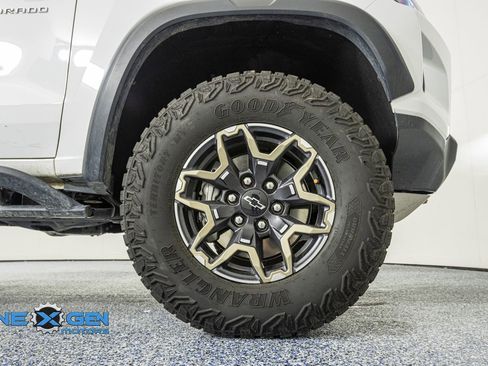 Used 2024 Chevrolet Colorado ZR2 w/ ZR2 Convenience Package III AWD/4WD image 40