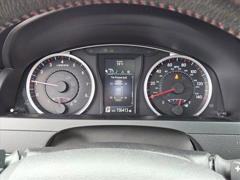 Used 2017 Toyota Camry SE w/ Moonroof Package FWD image 12