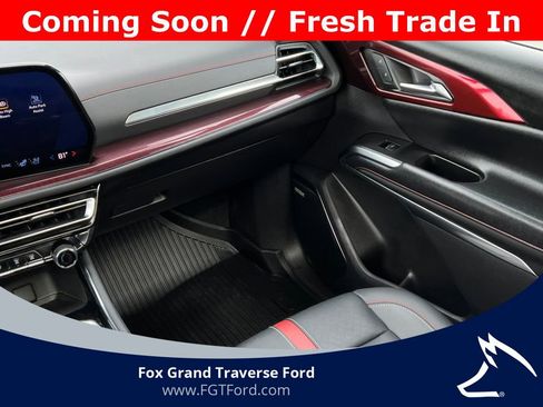 Used 2024 Chevrolet Traverse RS image 32