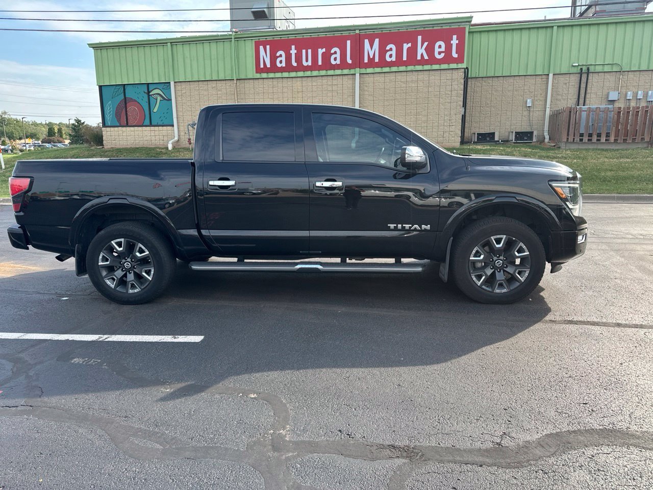 Used 2021 Nissan Titan Platinum Reserve w/ Moonroof Package AWD/4WD image 2