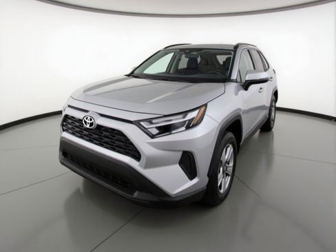 Used 2025 Toyota RAV4 XLE w/ Convenience Package image 3