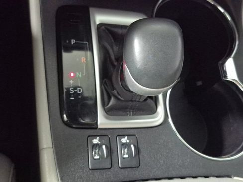 Used 2018 Toyota Highlander XLE AWD/4WD image 19