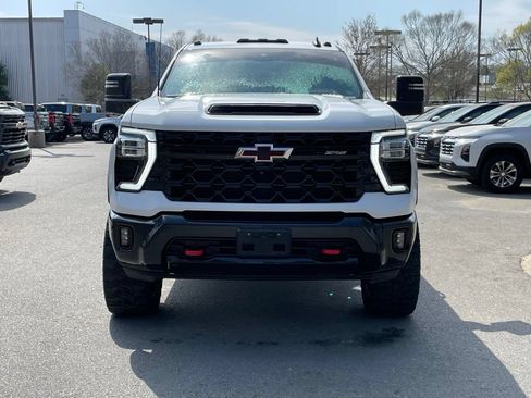 Used 2024 Chevrolet Silverado 2500 ZR2 AWD/4WD image 3