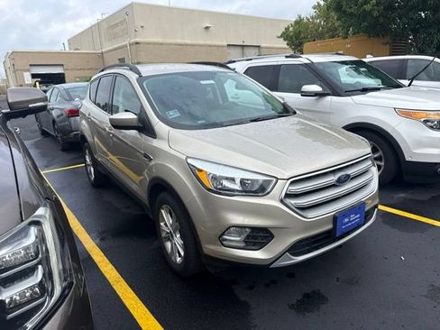 Certified 2018 Ford Escape SE w/ SE Sync 3 Package AWD/4WD image 1