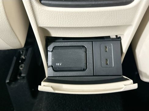 Certified 2023 Mercedes-Benz GLA 250 4MATIC w/ Premium Package image 33