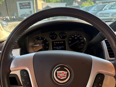 Used 2007 Cadillac Escalade AWD w/ Information Package image 37