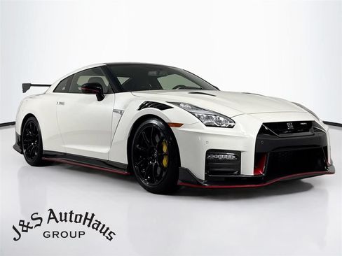 Used 2021 Nissan GT-R NISMO AWD/4WD image 1