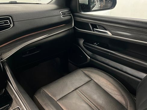 Used 2022 Jeep Wagoneer Series II AWD/4WD image 10