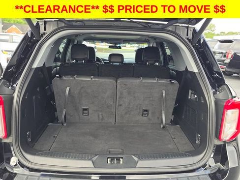 Used 2023 Ford Explorer XLT w/ Equipment Group 202A AWD/4WD image 31
