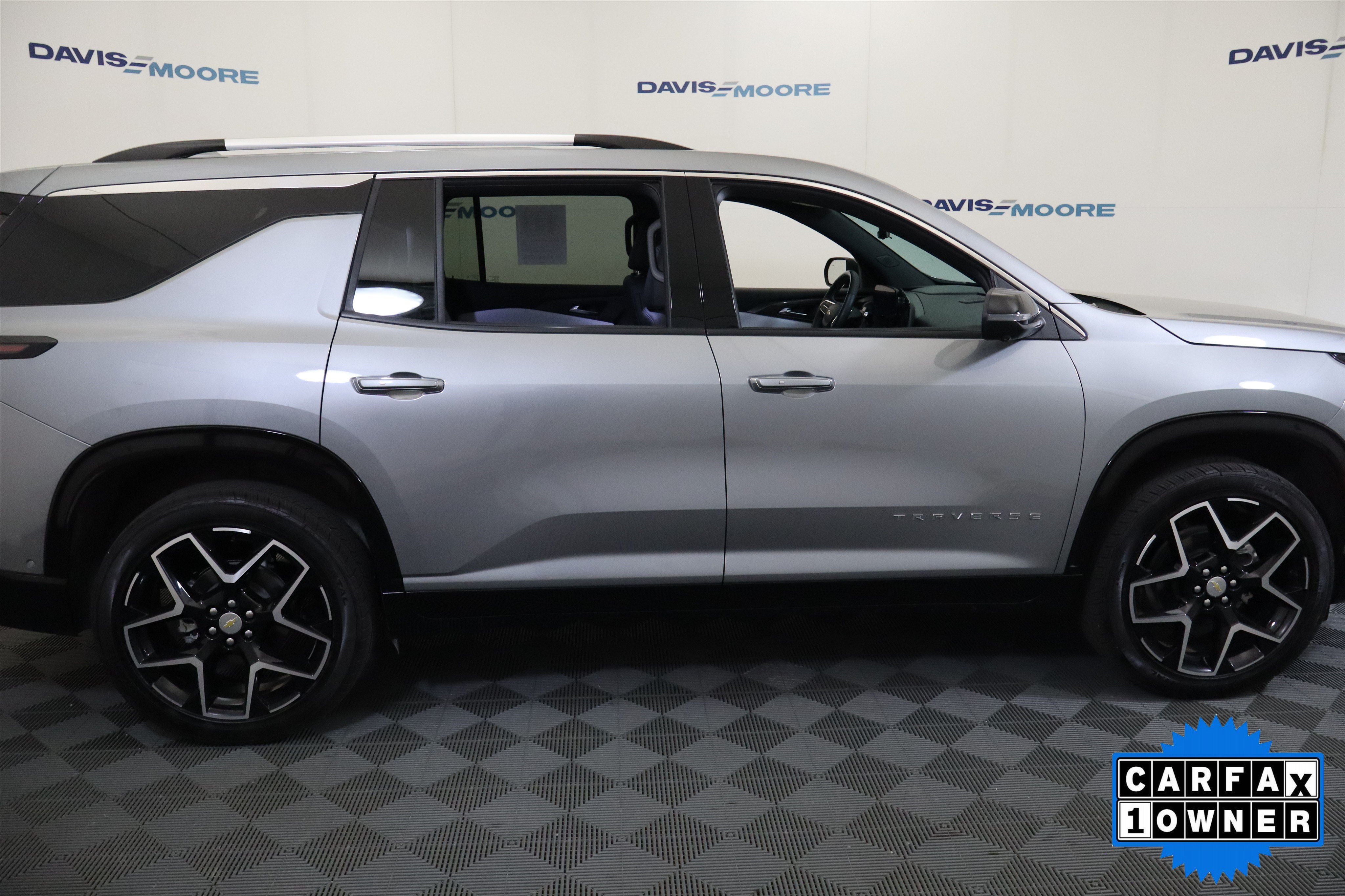 Used 2026 Chevrolet Traverse High Country w/ LPO, Floor Liner Package FWD image 5