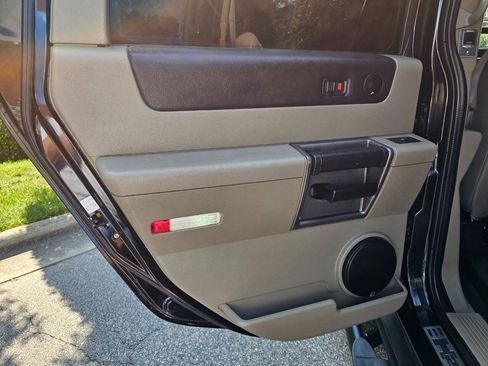 Used 2003 HUMMER H2 w/ Preferred Equipment Group AWD/4WD image 18
