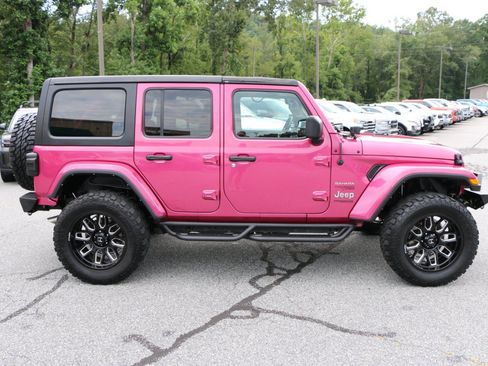 Used 2022 Jeep Wrangler Unlimited Sahara w/ LED Lighting Group AWD/4WD image 8