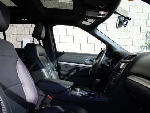 Used 2018 Ford Explorer XLT w/ Equipment Group 202A image 17