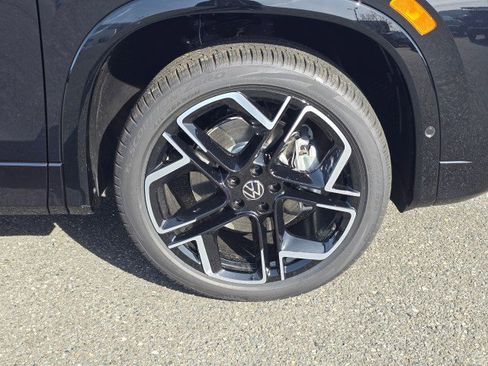 New 2026 Volkswagen Tiguan SEL R-Line AWD/4WD image 9
