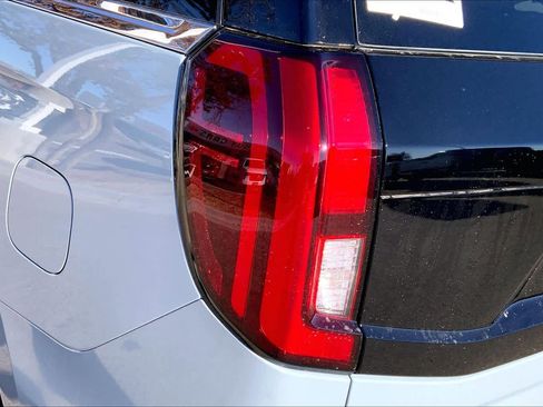 New 2025 Ford Expedition Active image 14