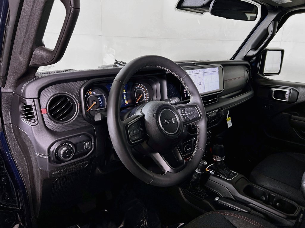 Used 2025 Jeep Gladiator Rubicon w/ Convenience Group AWD/4WD image 9