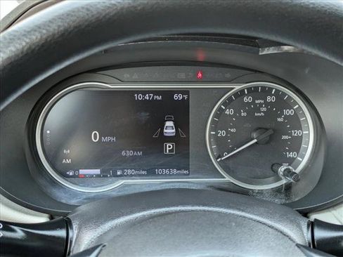Used 2022 Nissan Versa SV FWD image 10