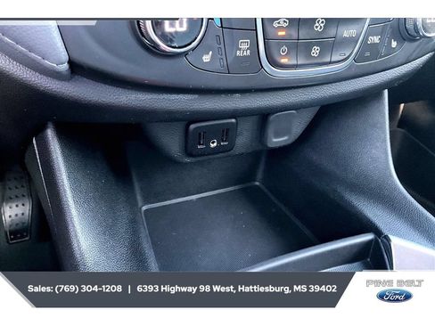 Used 2020 Chevrolet Traverse LT FWD image 24
