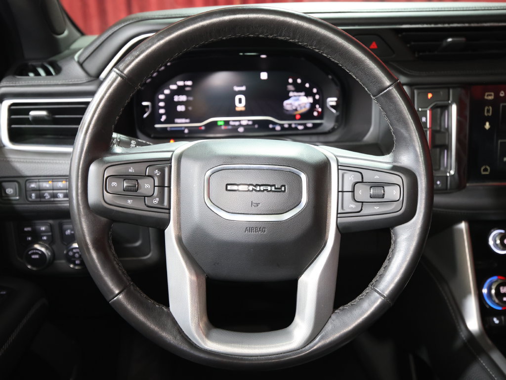 Used 2022 GMC Yukon XL Denali AWD/4WD image 18