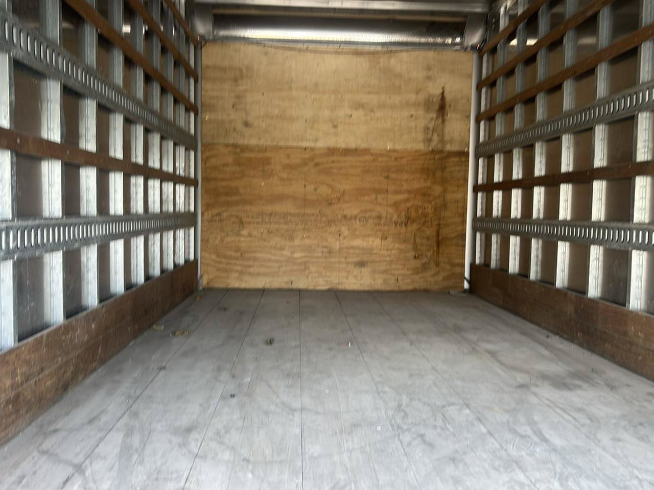 Used 2023 Isuzu NPR RWD image 9