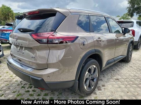 Used 2024 Nissan Rogue SV w/ SV Premium Package FWD image 4