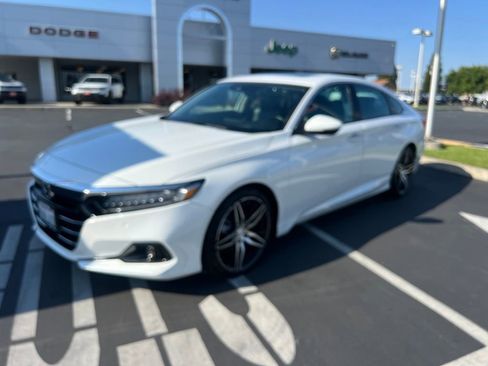 Used 2022 Honda Accord Touring image 6