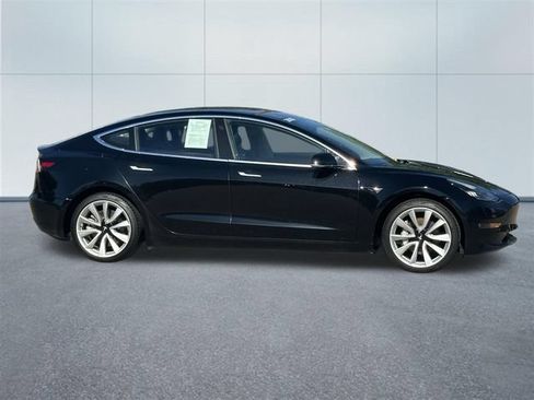 Used 2018 Tesla Model 3 Long Range RWD image 4