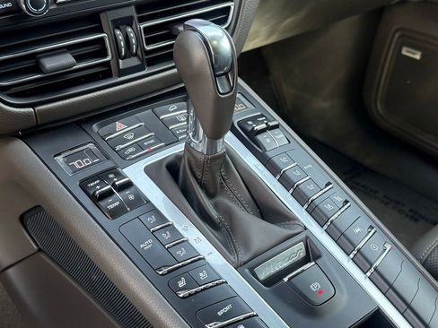 Used 2020 Porsche Macan AWD/4WD image 15